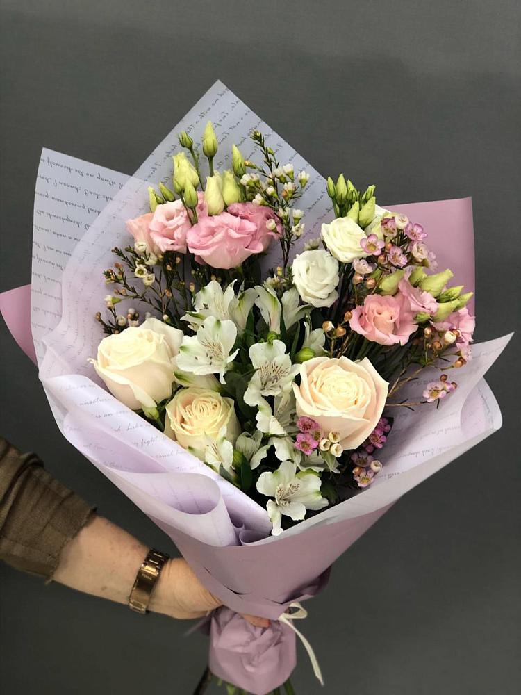 Букет цветов из: Альстромерии, Розы и Лизиантусы в Аннино