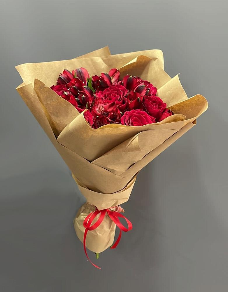 Букет цветов из: Альстромерии и Розы в Аннино