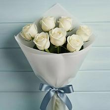 Букет 7 Белых роз Эдлесс Лав в Аннино