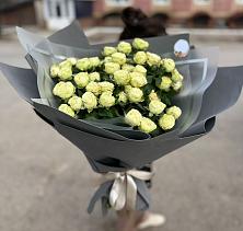 Букет Белые кустовые розы Солинеро в Аннино