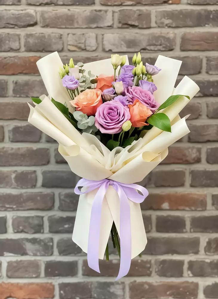 Букет цветов из: Лизиантусы и Розы в Аннино