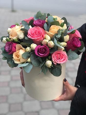 Цветочная композиция из Розы в шляпной коробке в Аннино