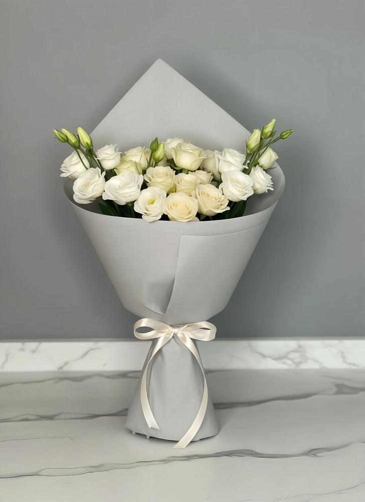 Букет цветов из: Розы и Лизиантусы в Аннино