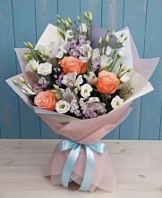 Букет цветов из:  Лизиантусы, Розы, Альстромерии и Гипсофила в Аннино