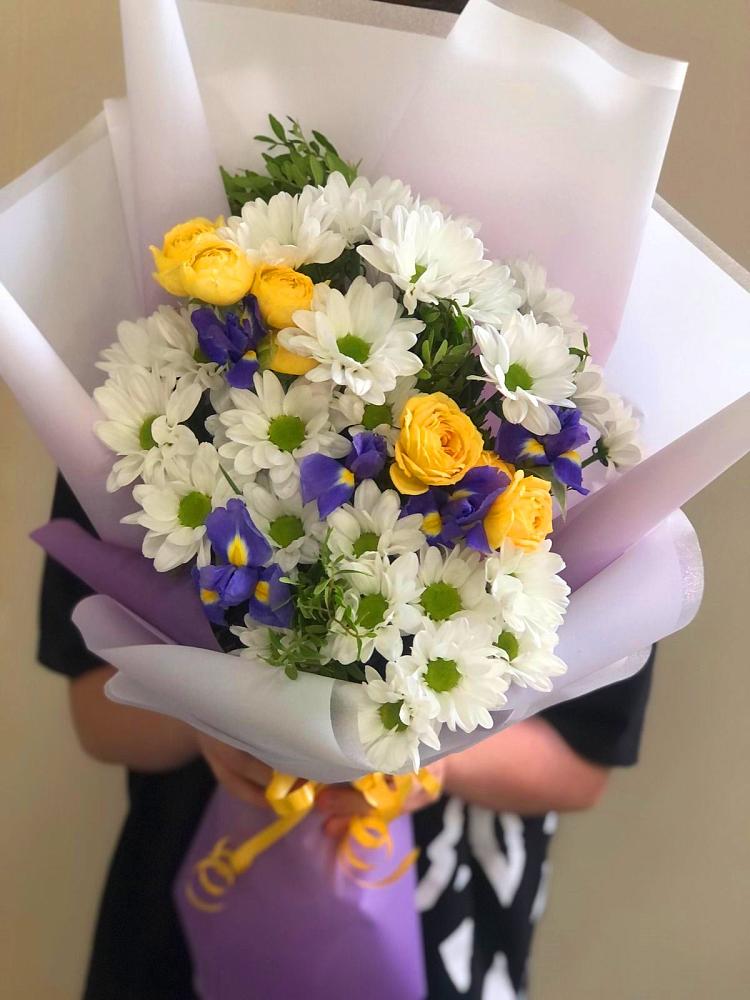 Букет цветов из: Ирисы, Хризантемы и Розы в Аннино