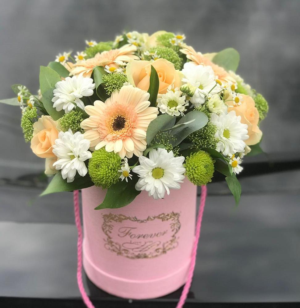 Цветочная композиция из Розы, Герберы и Хризантемы в шляпной коробке в Аннино