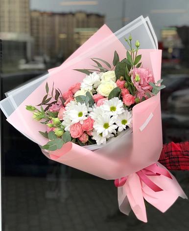 Букет цветов из: Розы, Лизиантусы и Хризантемы в Аннино