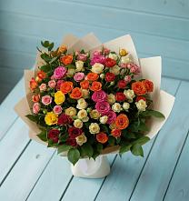 Букет Микс из разноцветных кустовых роз в Аннино